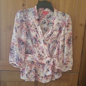 Gorgeous feminine Elle blouse